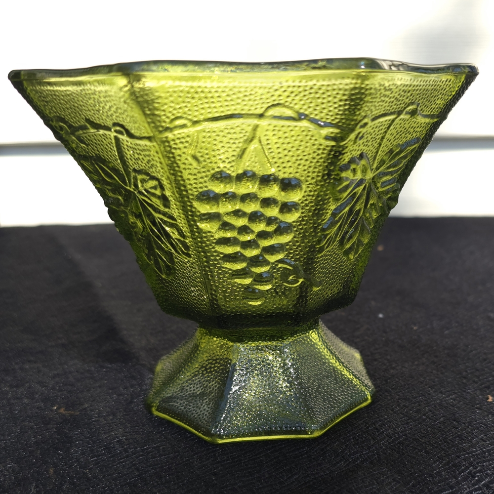 Vintage Anchor Hocking Pedestal Bowl - Picture 2 of 6